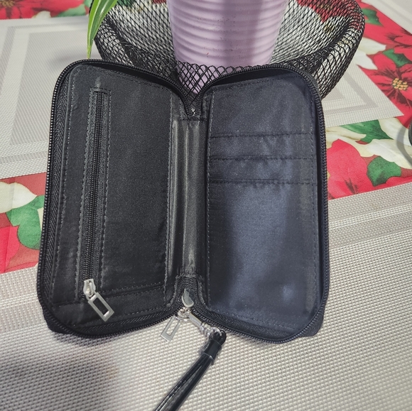 Guess wallet - Picture 3 of 4